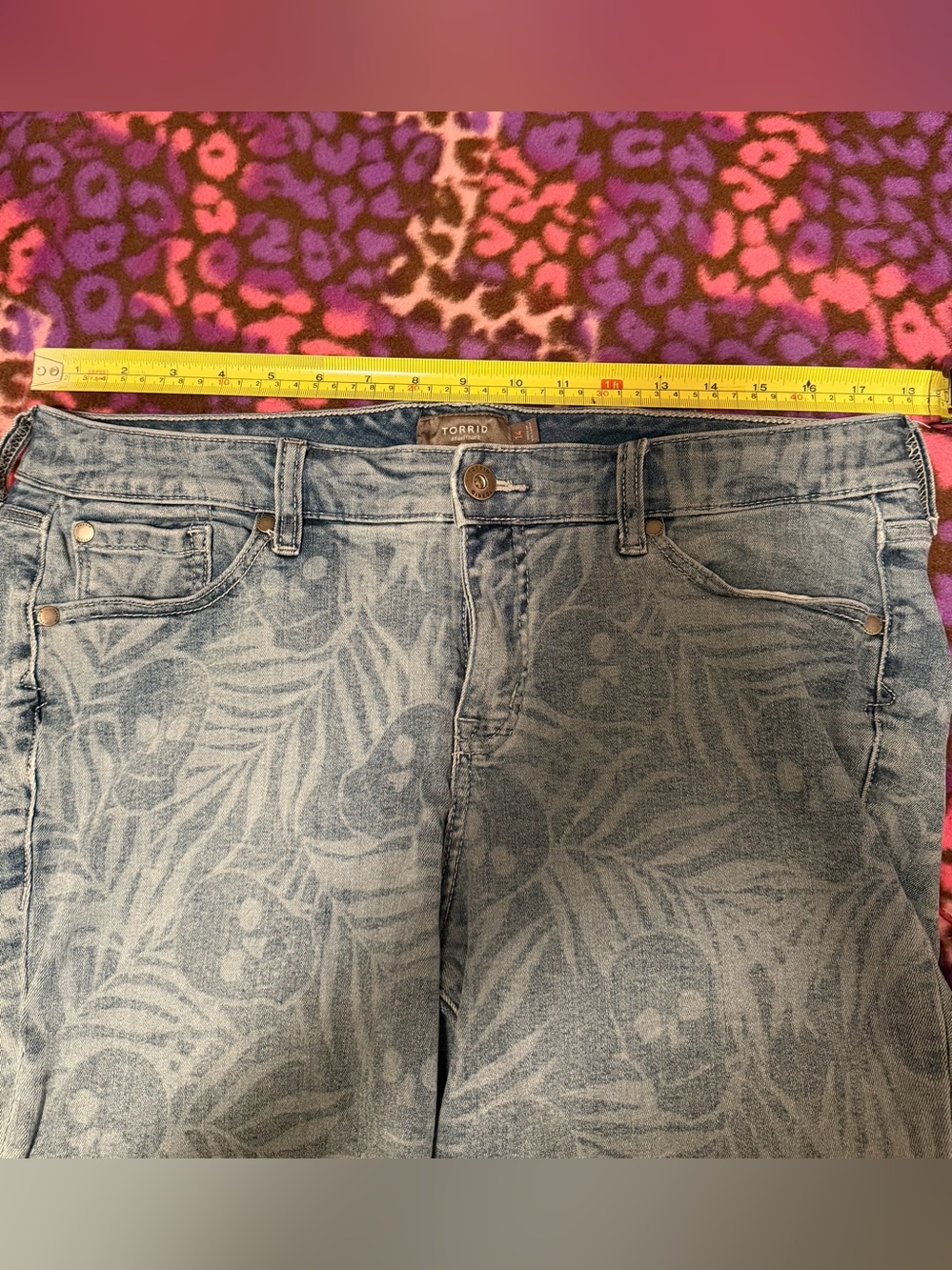 Skull Mid Rise Super Soft Midi Short - Picture 8 of 8